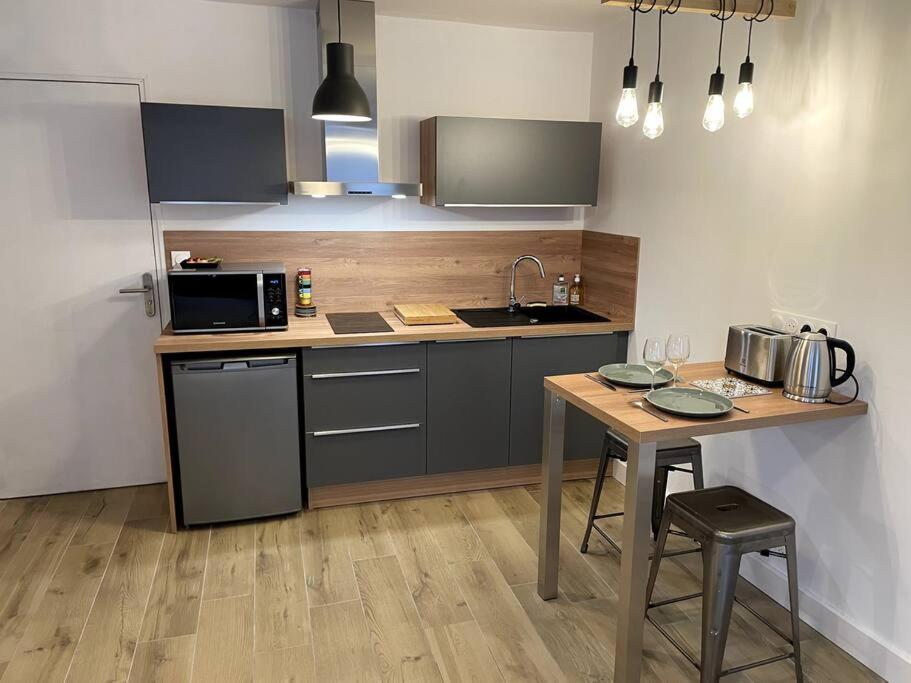 Alp Chartres - Cosy Studio Au Coeur De Chartres Avec Parking Exteriör bild