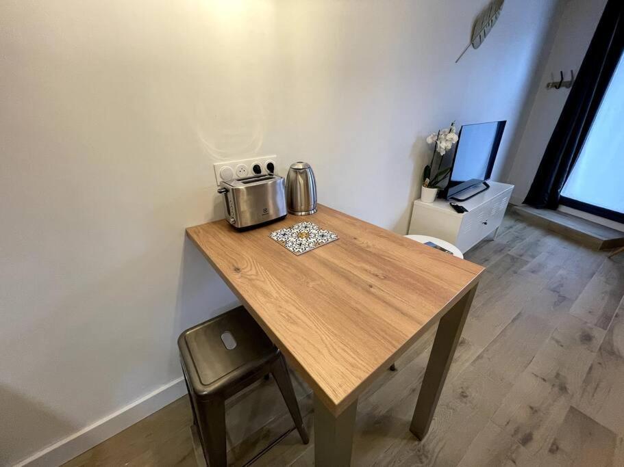 Alp Chartres - Cosy Studio Au Coeur De Chartres Avec Parking Exteriör bild